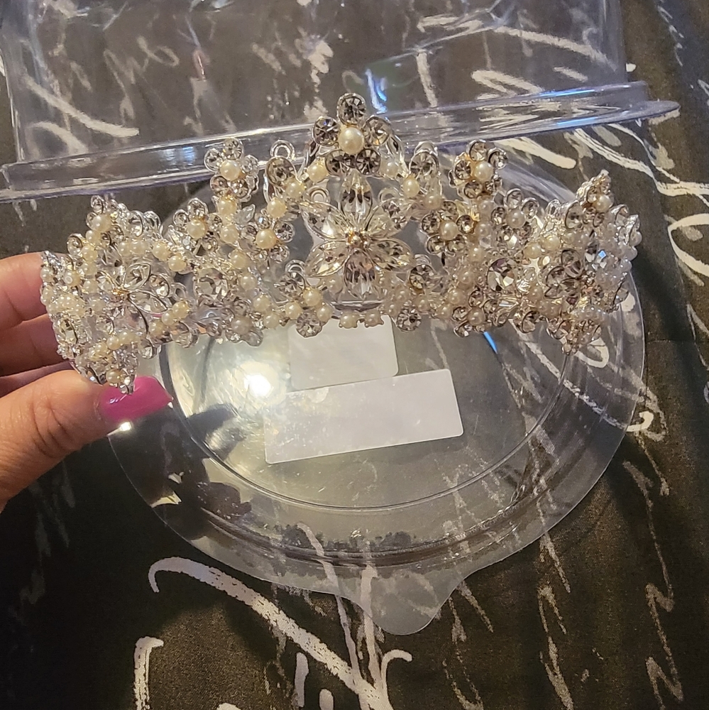 Queen crown